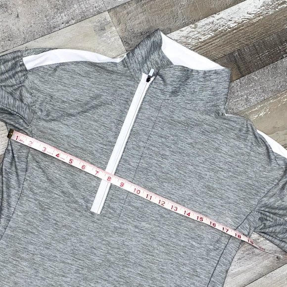 Women's Under Armour Loose AllSeason Gear Asymmetrical Hotshot 1/2 Zip - Small - Picture 6 of 11